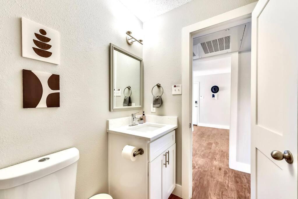 Bright And Cheerful Flat, Near Fair Park Apartamento Dallas Exterior foto